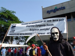 Ato contra morte MST na Syngenta-PR - 01nov07 034