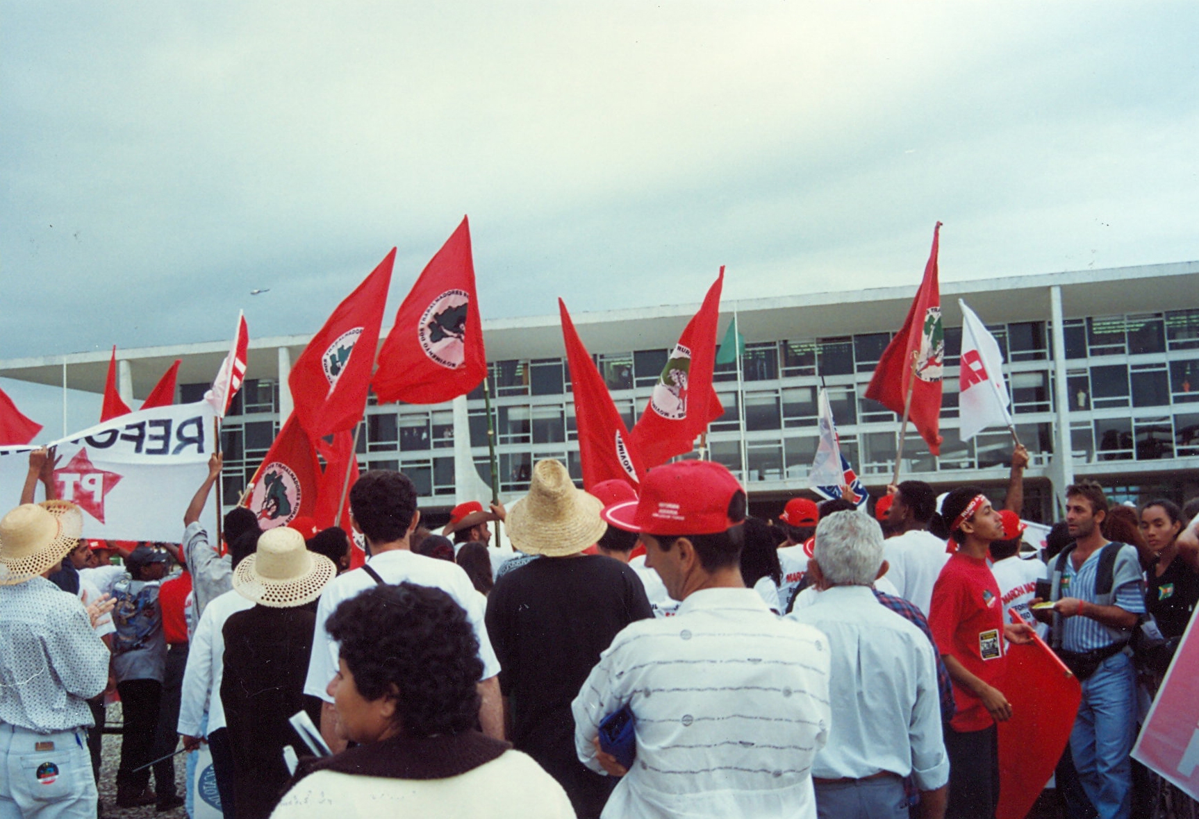 Apoio à Marcha dos Sem-Ter (1)