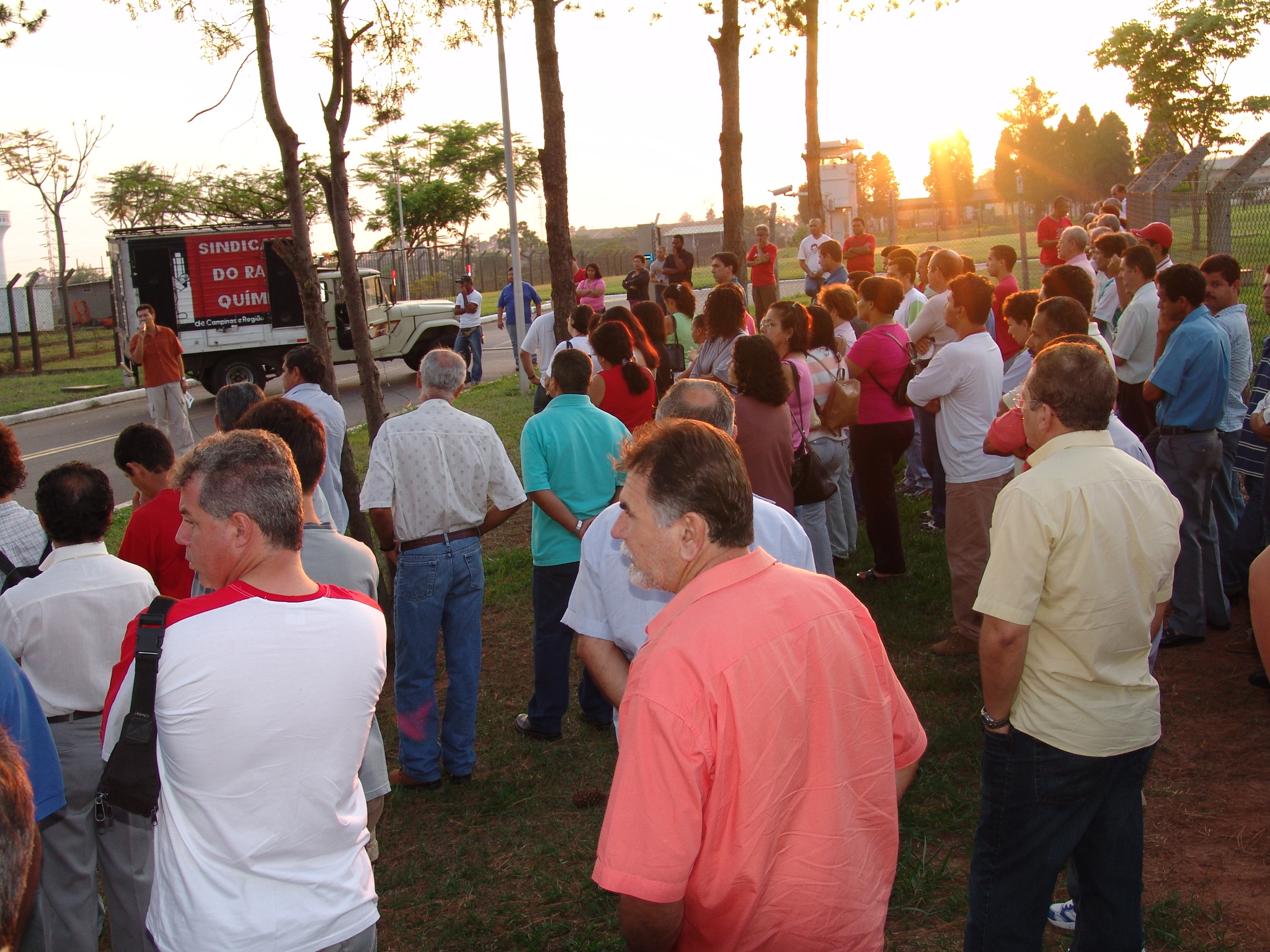 Assembleia de Campanha Salarial na 3M em Sumaré, 14 de outubro de 2005_1 (2)
