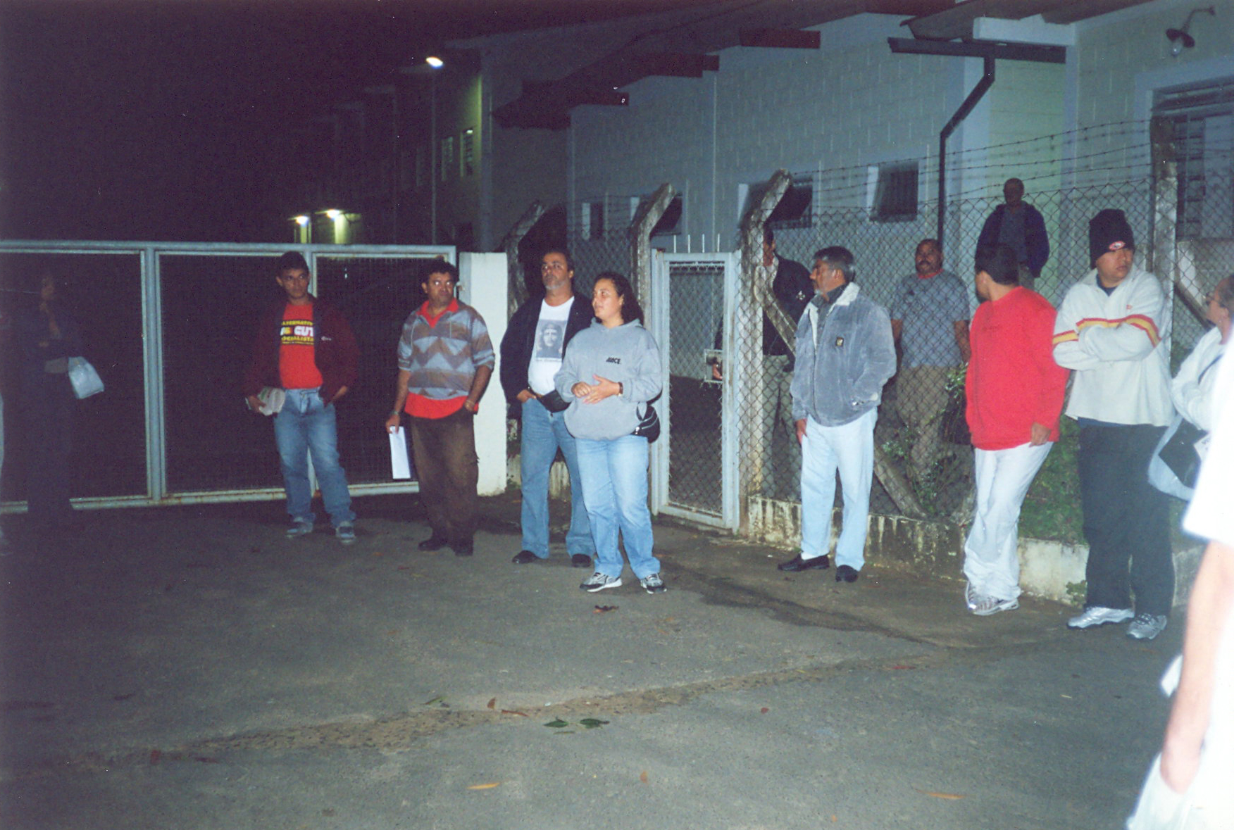 Assembleia na Sinter Futura por atraso de salários 05-2002 (2)