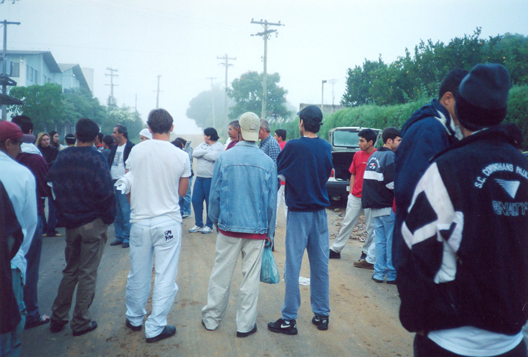 Assembleia na Sinter Futura por atraso de salários 05-2002 (3)