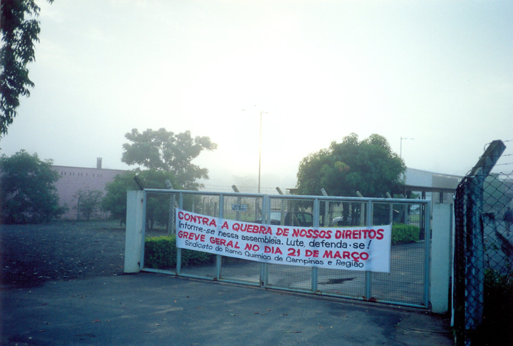 Assembleia na Sinter Futura por atraso de salários 05-2002 (5)
