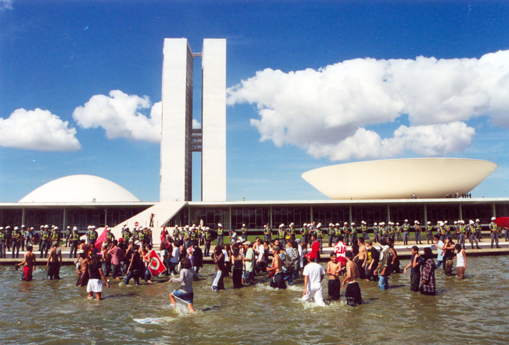 Ato contra FHC E FMI - Brasília -07-2001 (1)