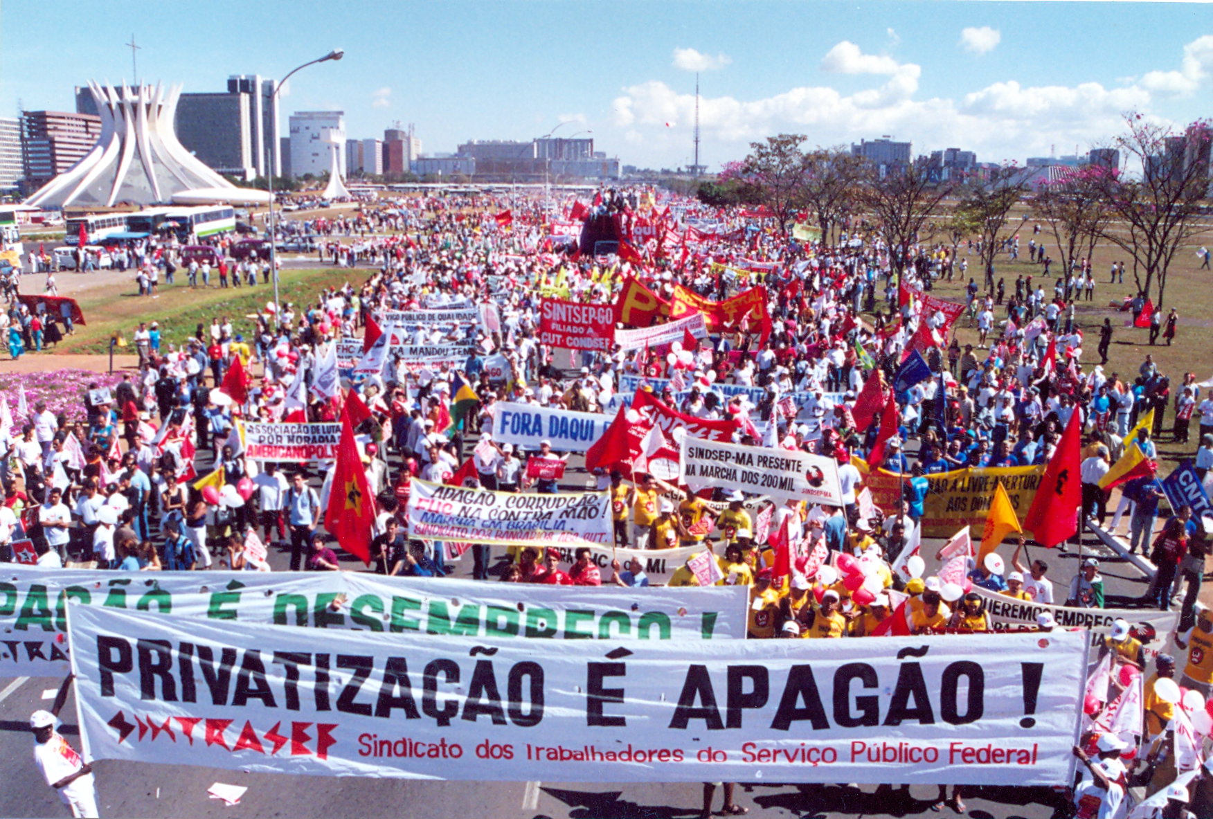 Ato contra FHC E FMI - Brasília -07-2001 (2)