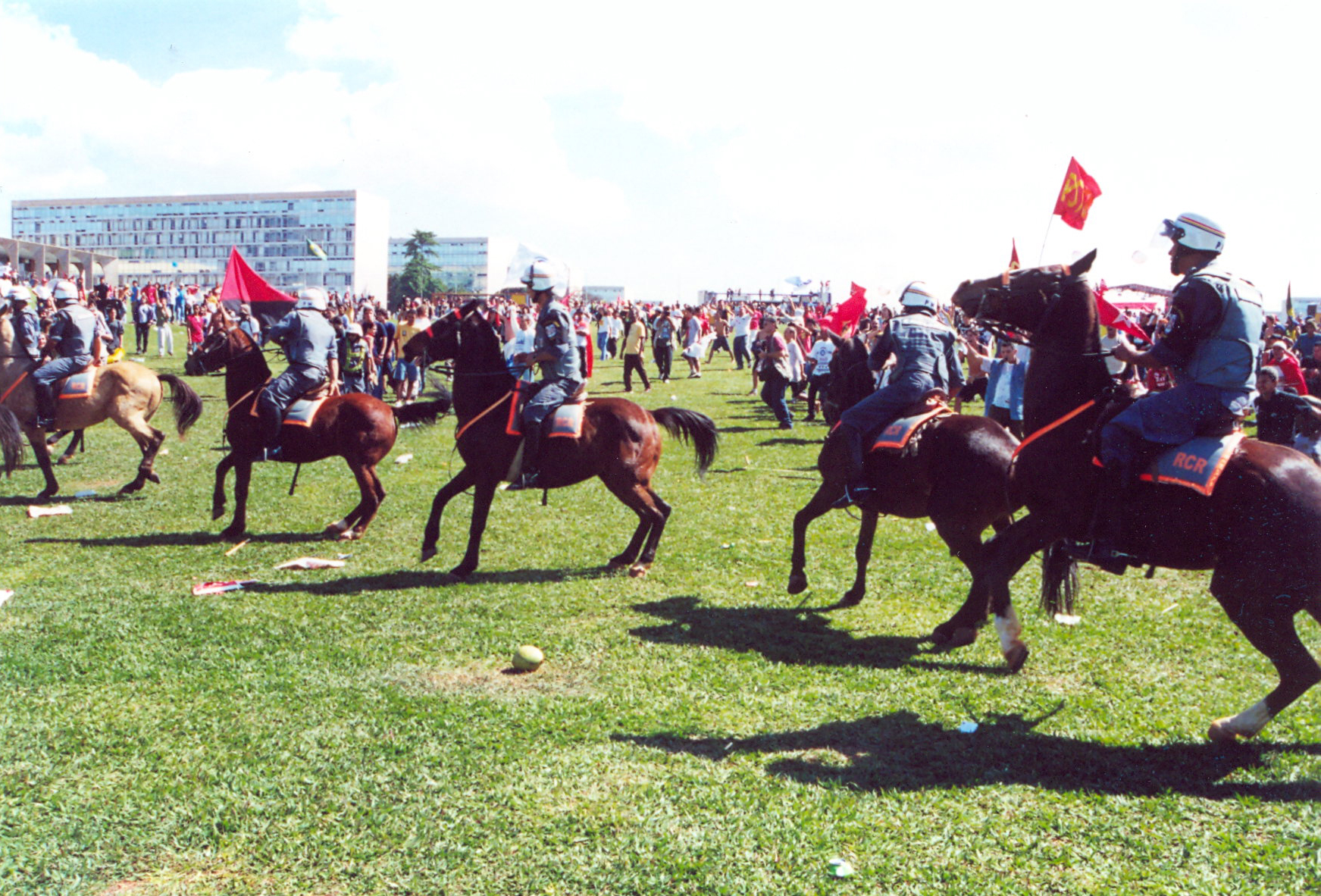 Ato contra FHC E FMI - Brasília -07-2001 (4)