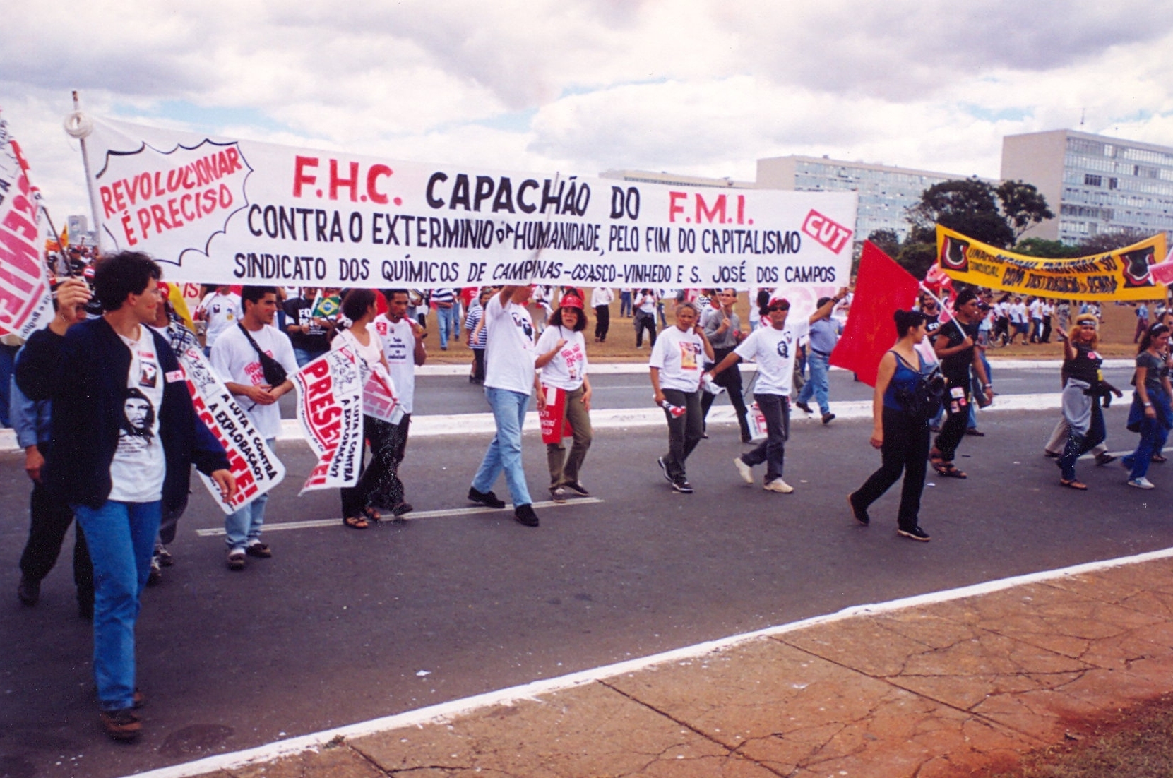 Passeata das 100 mil contra FHC-FMI, em Brasília, (1)
