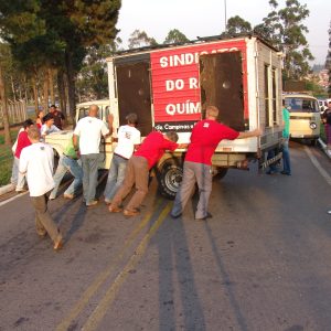 União para empurrar o caminhão em 14-10-2005