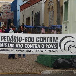 Ato contra pedágio de Vinhedo a Valinhos em abril de 2007