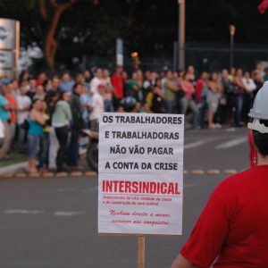 Protesto contra a crise em 30 de março de 2009 em frente à EMS na Rod. SP 101