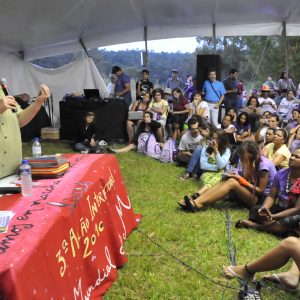 Aleida Guevara, filha de Che Guevara, fala para mulheres na MMM em Perus em 17 de março de 2010