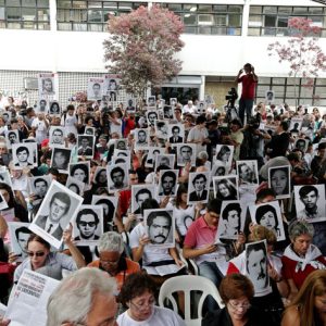 Ato pelos 50 anos da ditadura militar é lembrado por  políticos e familiares das vitimas na Rua em prédio que abrigou o DOI-CODI - F: Paulo Pinto