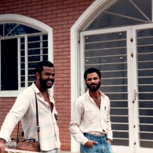 Tuim (a esquerda da foto) e Sávio (à direita) em 1987.