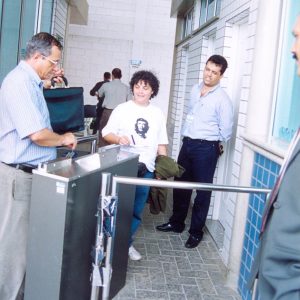 Reintegração de dois  trabalhadores na EMS em novembro de 1999_2