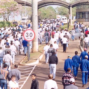 Assembleia de Campanha Salarial na Rhodia em outubro de 2000