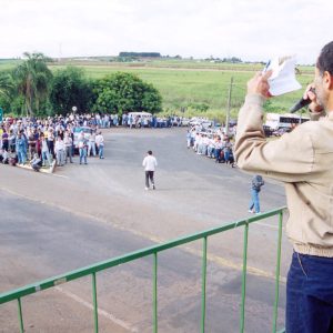Assembleia de Campanha Salarial na Rhodia em outubro de 2000