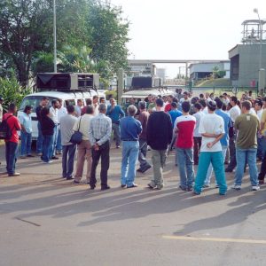 Assembleia na Du Pont em outubro de 2002