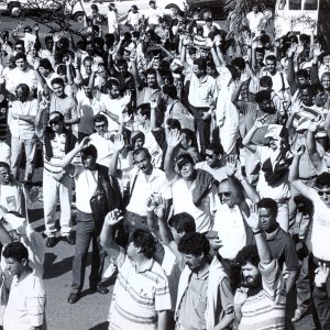 Greve na Rhodia, empresa tenta usar helicóptero para transportar trabalhadores em 09-08-1994_13