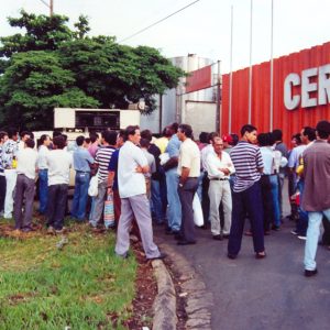 Greve na Ceralit por atraso no pagamento em 12-02-1993_3
