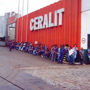 Greve na Ceralit por atraso no pagamento em 12-02-1993_1