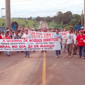 Greve na Rhodia pela manutenção dos direitos 2002
