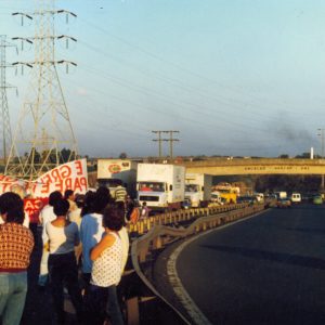 Paralisação na SP-101 pela construção de passarela em 03-07-1996_2