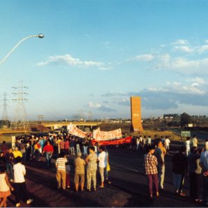 Paralisação na SP-101 pela construção de passarela em 03-07-1996_1