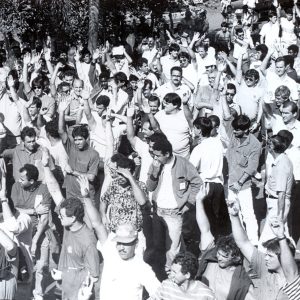 Greve na Rhodia, empresa tenta usar helicóptero para transportar trabalhadores em 09-08-1994_1