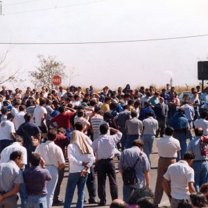 Greve na Rhodia, empresa tenta usar helicóptero para transportar trabalhadores em 09-08-1994_16