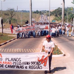 Greve na Rhodia, empresa tenta usar helicóptero para transportar trabalhadores em 09-08-1994_15