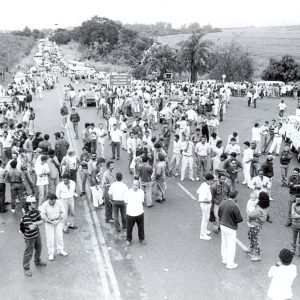 Greve na Rhodia, empresa tenta usar helicóptero para transportar trabalhadores em 09-08-1994_14