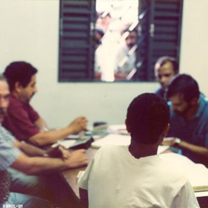 Validando assembleia dos trabalhadores em 21 de abril de 1991, retomando o sindicato_ situação e oposição na foto